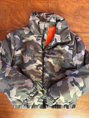 Wild Fable Cropped Camo Puffer Jacket Blaze Orange Lining Size Small